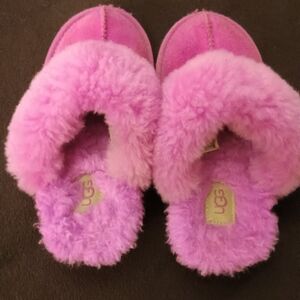 UGG Unisex Raspberry Shearling Slipper, size 11